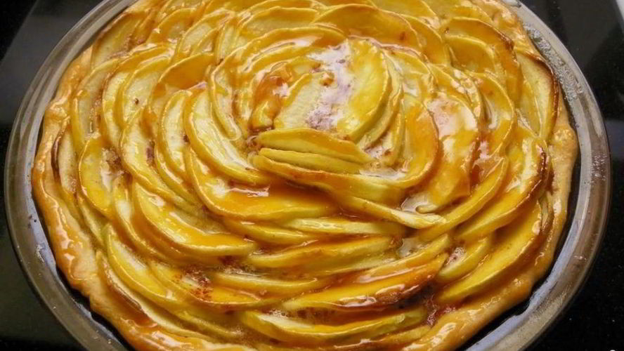 Рецепт яблочного пирога из слоеного дрожжевого теста