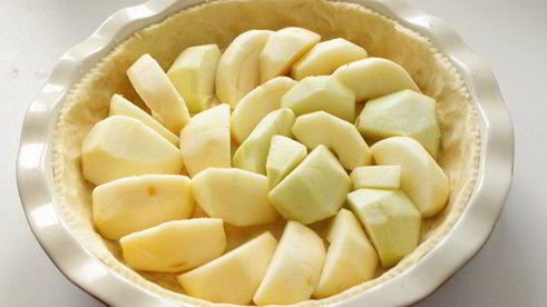 яблочный пирог с карамельной заливкой