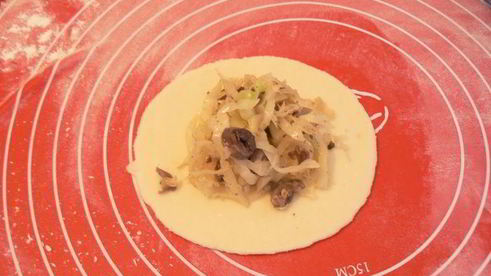 быстрые пирожки с капустой и сердечками