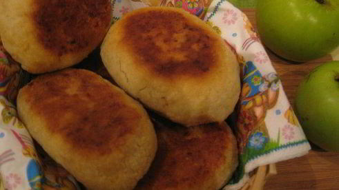 картофельные пирожки с яблоками