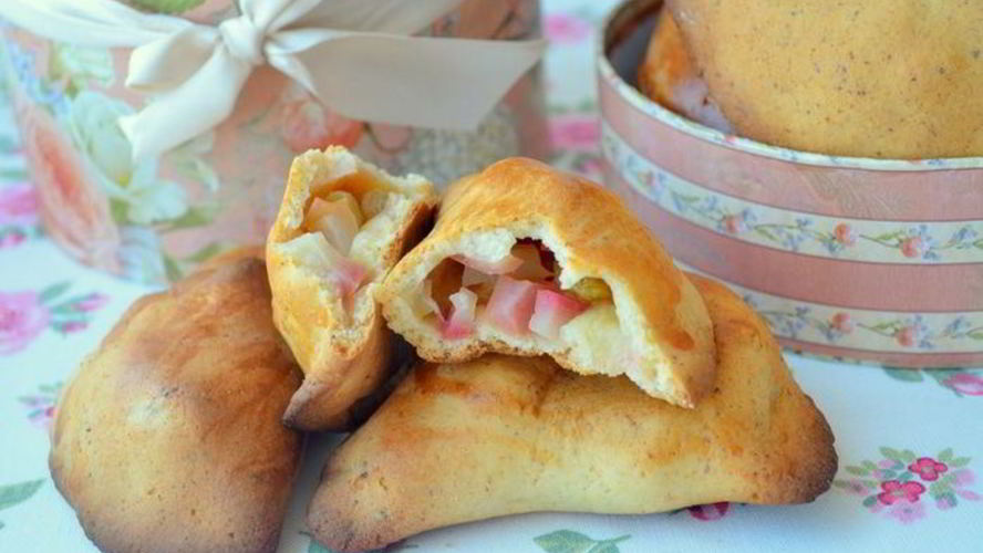 Рецепт пирожков из медово-творожного теста с яблоками