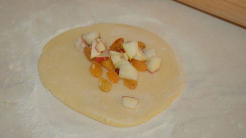 пирожки из медово-творожного теста с яблоками