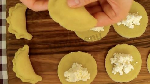 пирожки из теста на соде с творогом несладкие