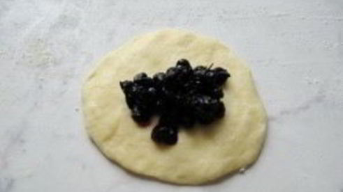 пирожки с черникой в духовке