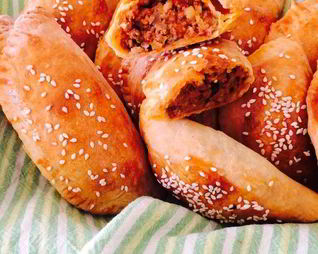 Пирожки с мясом, булгуром и сулугуни