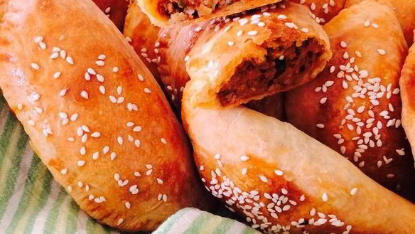 Рецепт Пирожков с мясом, булгуром и сулугуни