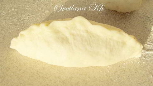 пирожки с мясом, капустой и помидорами