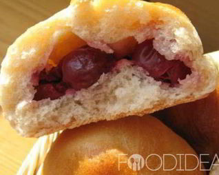 Пирожки с вишней в духовке