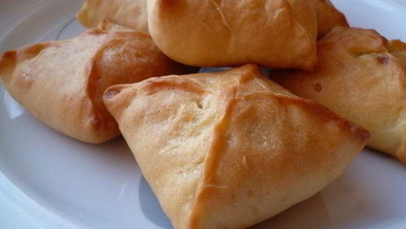 Рецепт Пирожков с вкусом пиццы из ленивого дрожжевого теста