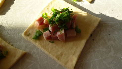 пирожки с вкусом пиццы из ленивого дрожжевого теста