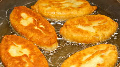 пирожки с ягодами на сковороде