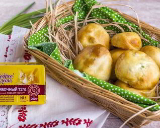 Пирожки с зеленым луком и яйцами