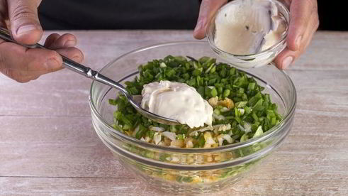 пирожки с зеленым луком и яйцами