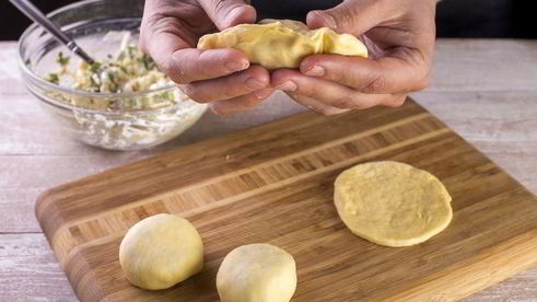 пирожки с зеленым луком и яйцами