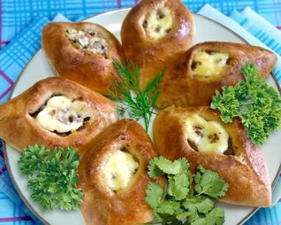 Пирожки Свиха с сыром и мясом