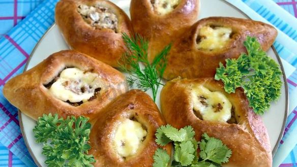 Рецепт Пирожков Свиха с сыром и мясом