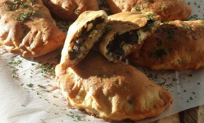 Постные пирожки с рисом и грибами