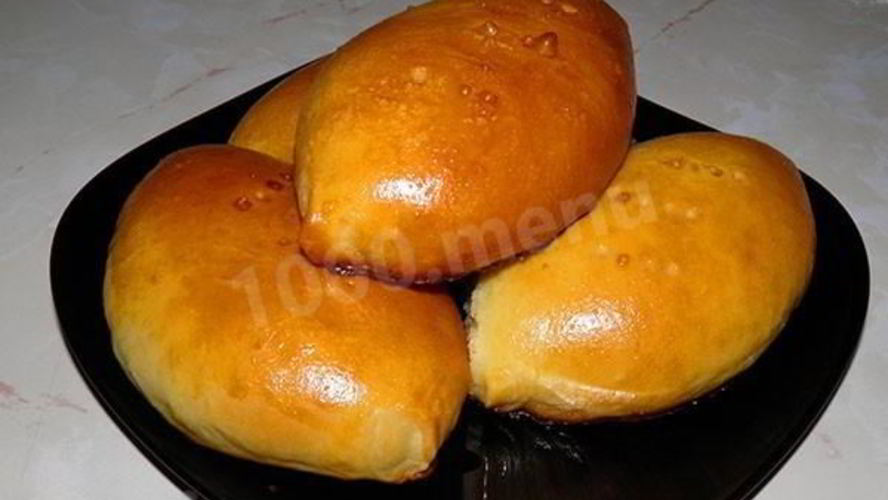 Рецепт сдобных дрожжевых пирожков с яйцом и луком