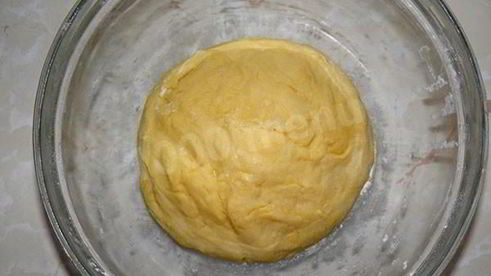 сдобные дрожжевые пирожки с яйцом и луком