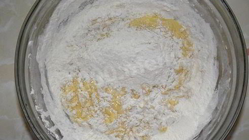 сдобные дрожжевые пирожки с яйцом и луком