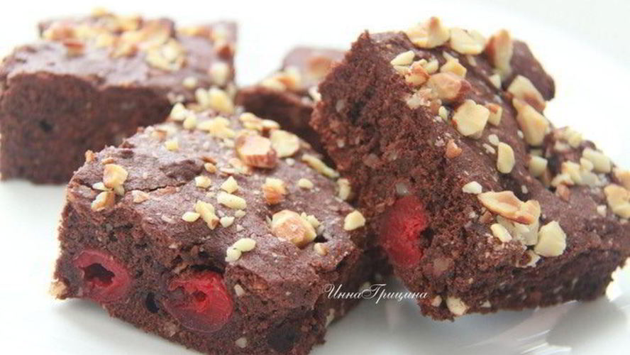 Рецепт брауни с вишней и миндалем