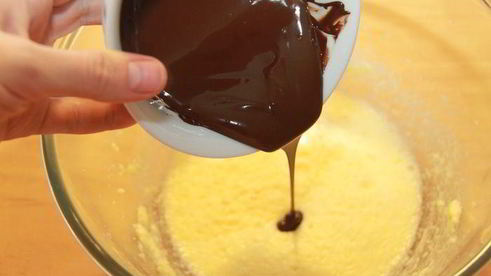 брауни с вишней и миндалем