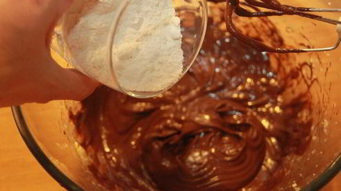 брауни с вишней и миндалем