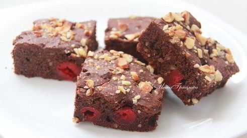 брауни с вишней и миндалем