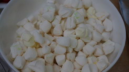 клубничное шифоновое пирожное