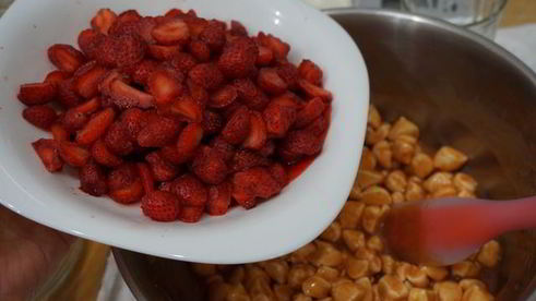 клубничное шифоновое пирожное