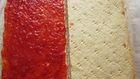 песочное пирожное глазированное помадой