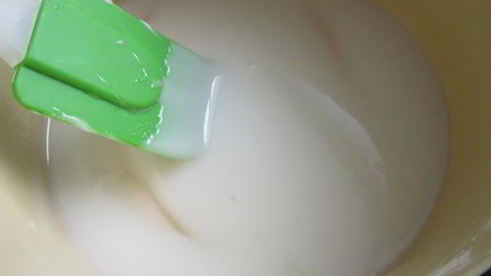 песочное пирожное глазированное помадой