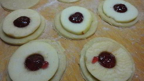 песочные пирожные с яблоками