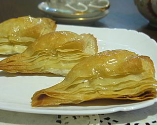 Пирожное Аромат розы из теста фило с кремом