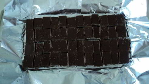 пирожное черный шоколад со взбитыми сливками