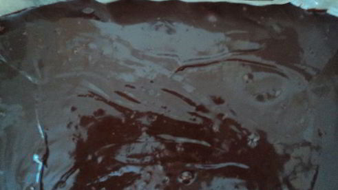 пирожное черный шоколад со взбитыми сливками