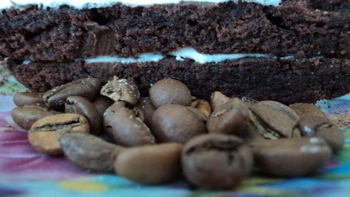 пирожное черный шоколад со взбитыми сливками