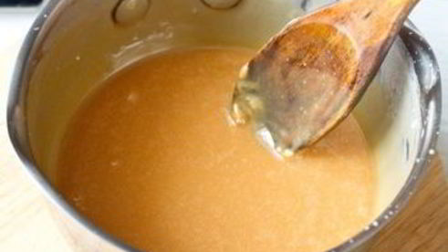 пирожные макарон с чаем эрл грей и соленой карамелью