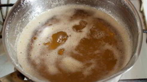 пирожные макарон с чаем эрл грей и соленой карамелью