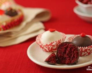 Пирожные с брусникой и сметаной