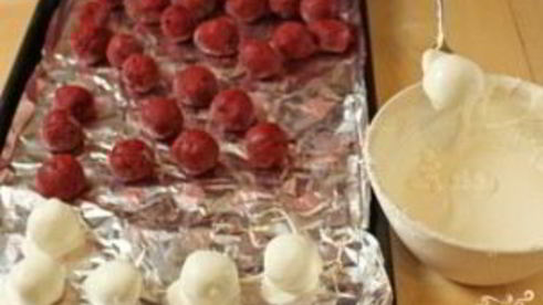 пирожные с брусникой и сметаной