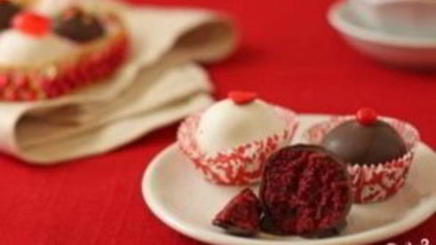 пирожные с брусникой и сметаной