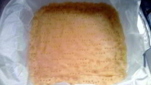 пирожные со сливой и миндалем