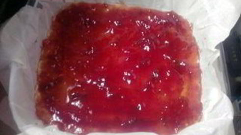 пирожные со сливой и миндалем