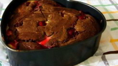 шоколадный брауни с творогом и вишней