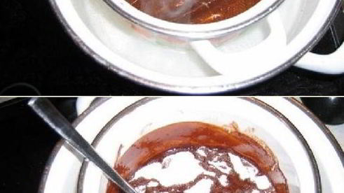 шоколадные пирожные с клубникой в желе