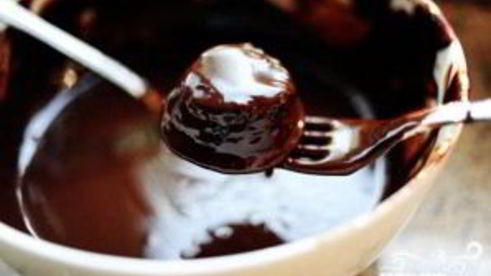 шоколадные пирожные в сливочной глазури