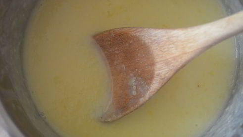 воздушное миндальное пирожное с ванильным ароматом