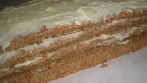 воздушное миндальное пирожное с ванильным ароматом