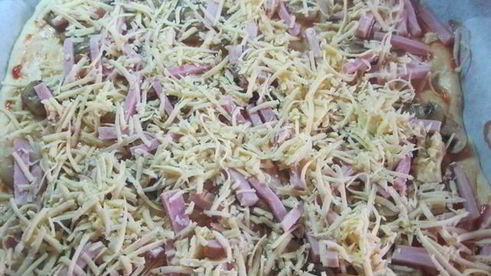 домашняя толстая пицца с грибами